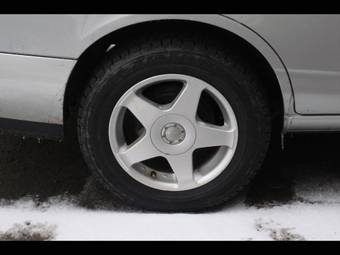 2005 Nissan Wingroad Photos