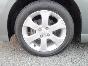 2005 Nissan Wingroad Images