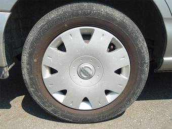 2005 Nissan Wingroad Pictures