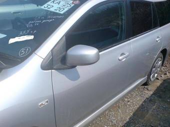 2005 Nissan Wingroad Images