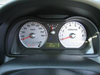2005 Nissan Wingroad Pictures