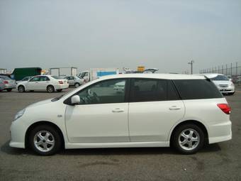 2005 Nissan Wingroad Photos
