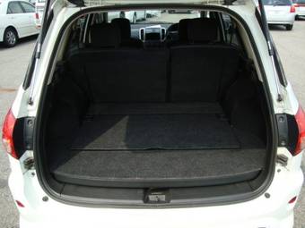 2005 Nissan Wingroad Pictures