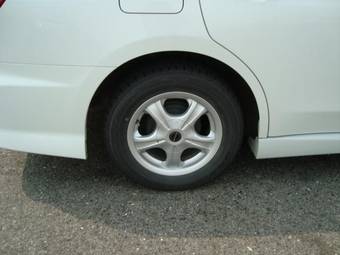 2005 Nissan Wingroad Images