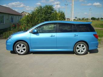 2005 Nissan Wingroad Pictures