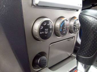 2005 Nissan Wingroad Images