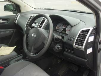 2006 Nissan Wingroad Images