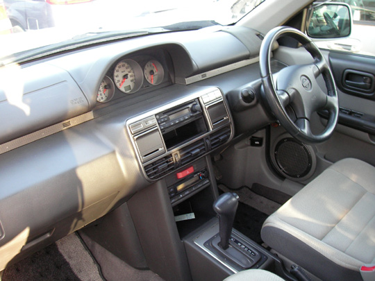 2001 Nissan X-Trail Images