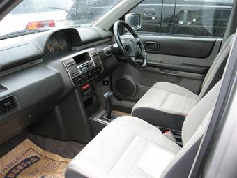 2001 Nissan X-Trail Photos