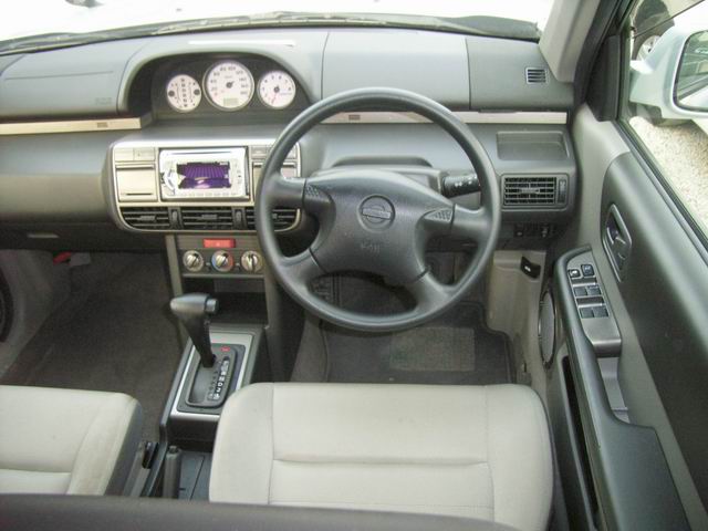 2002 Nissan X-Trail Photos
