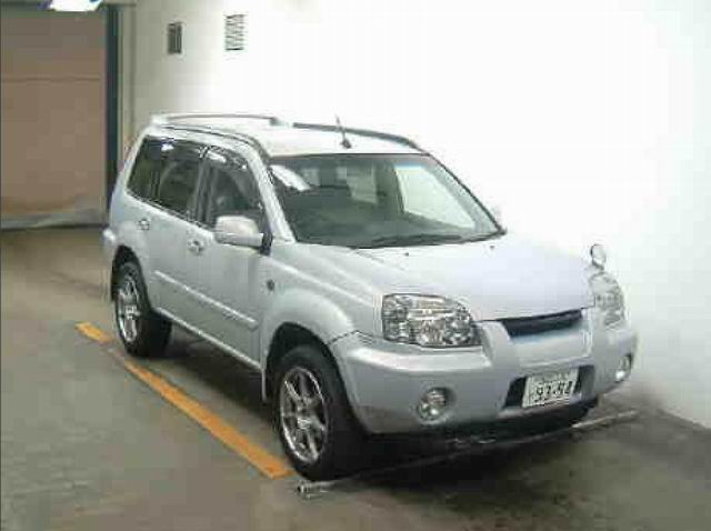 2002 Nissan X-Trail Photos