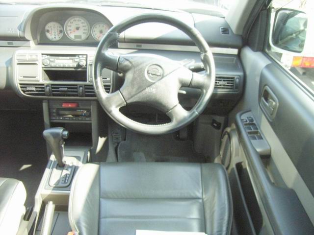 2002 Nissan X-Trail Pictures