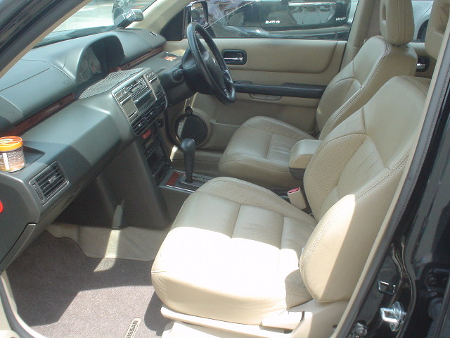 2002 Nissan X-Trail Photos