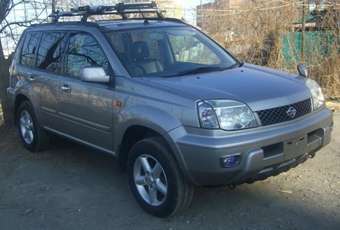 2002 Nissan X-Trail Photos