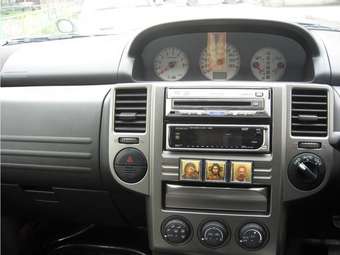 2003 Nissan X-Trail Images