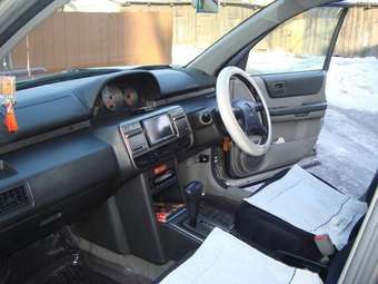 2003 Nissan X-Trail Pictures