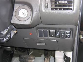 2003 Nissan X-Trail Images