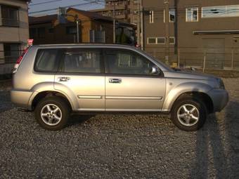 2004 Nissan X-Trail Images