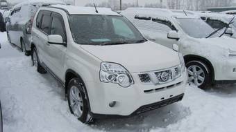 2010 Nissan X-Trail Images