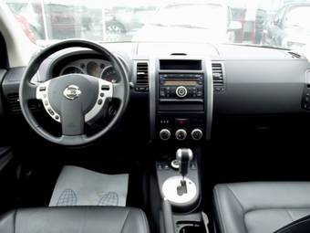 2010 Nissan X-Trail Images