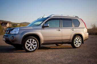 2010 Nissan X-Trail Wallpapers