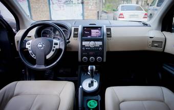 2010 Nissan X-Trail Images