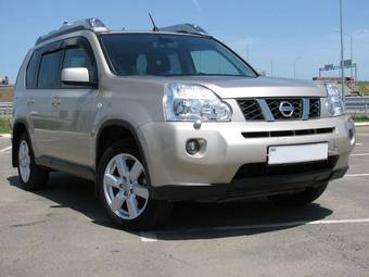 2010 Nissan X-Trail Photos