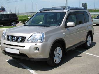 2010 Nissan X-Trail Images