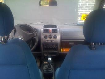 2004 Opel Agila Pictures