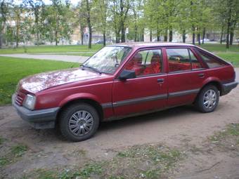 1989 Opel Ascona Pictures