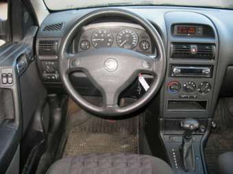 2004 Opel Astra Pictures