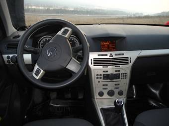 2007 Opel Astra Photos