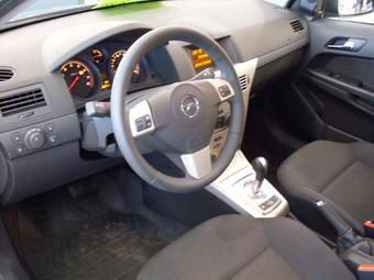 2008 Opel Astra Pictures