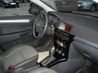 2008 Opel Astra Photos