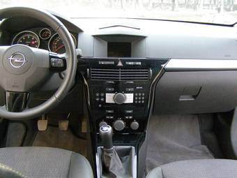 2008 Opel Astra Pictures