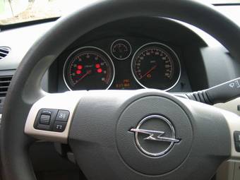 2008 Opel Astra Pictures