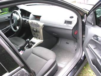 2008 Opel Astra Photos