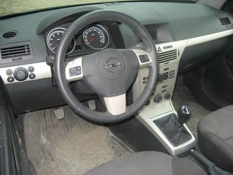 2008 Opel Astra Photos