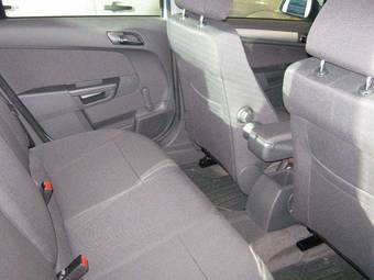 2009 Opel Astra Photos