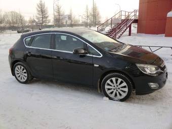 2010 Opel Astra Photos