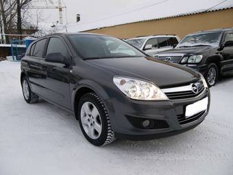 2010 Opel Astra Photos