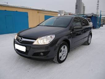 2010 Opel Astra Pictures