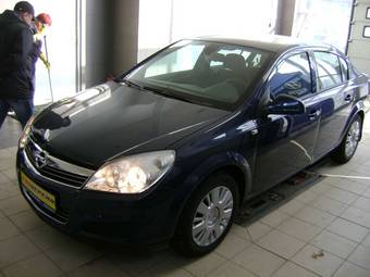 2010 Opel Astra Pictures