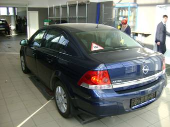 2010 Opel Astra Photos