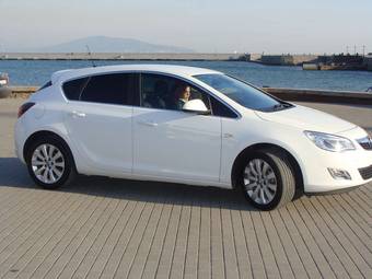 2010 Opel Astra Photos