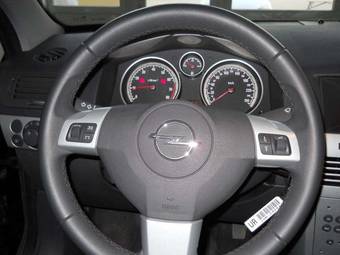 2010 Opel Astra Pics
