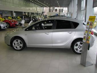 2010 Opel Astra Photos