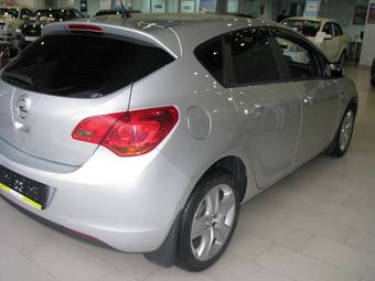 2010 Opel Astra Pictures