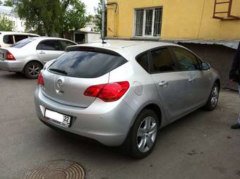 2010 Opel Astra Photos