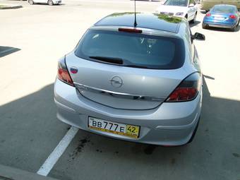 2010 Opel Astra Pictures